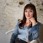 Woman with long brown hair and blue eyes