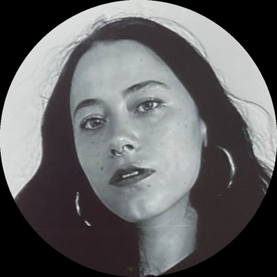 Gabriela Estrada Loochkartt headshot