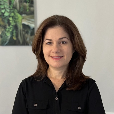 Karen Azarnia headshot
